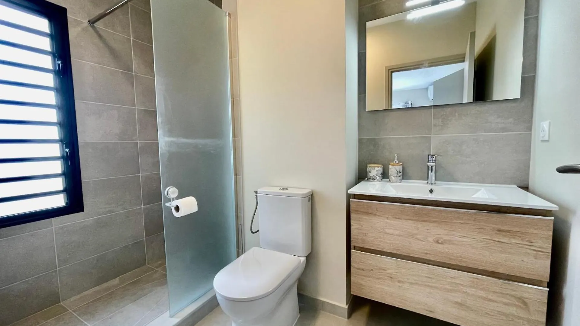 Vakantiehuis Kavai City - Brand New 2 Bedr 2Bth Ac - Wi-Fi - Parking Papeete  Frans-Polynesië